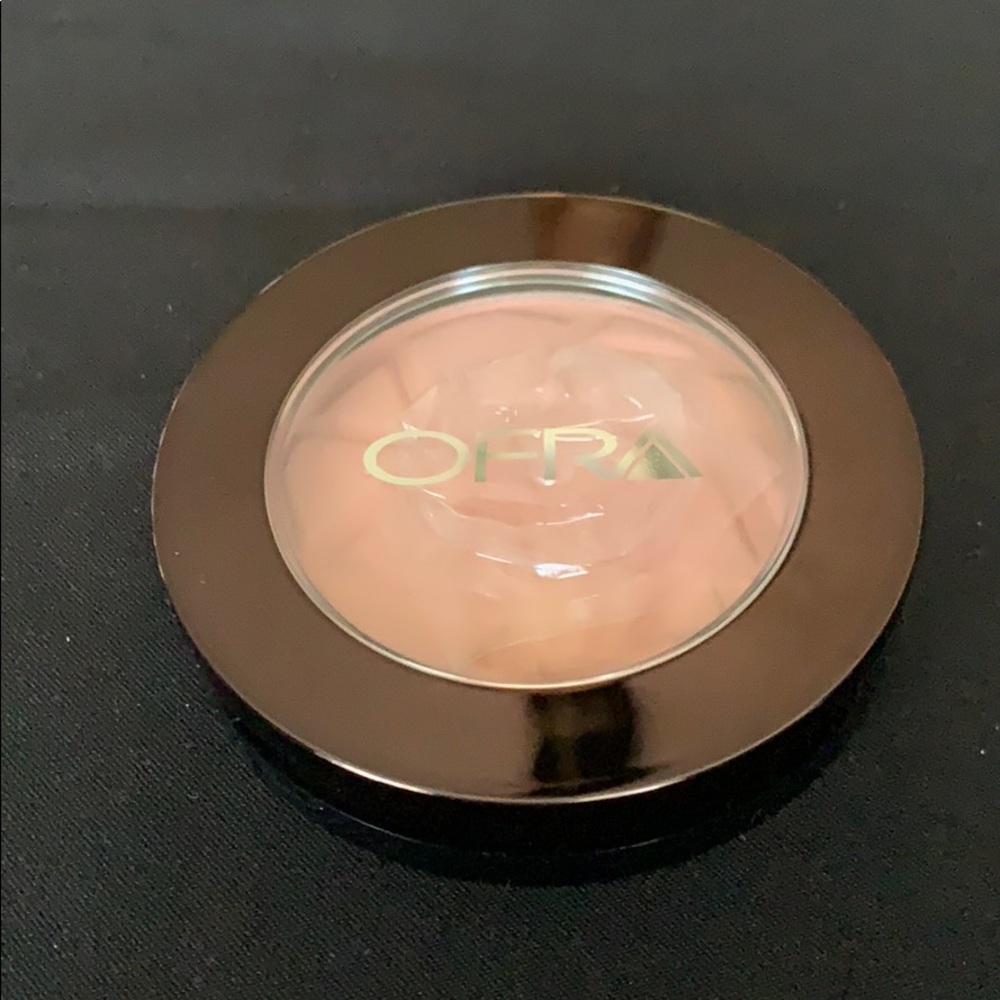 Ofra Coametics blush in Bellini-new